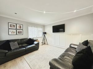 Lounge- click for photo gallery